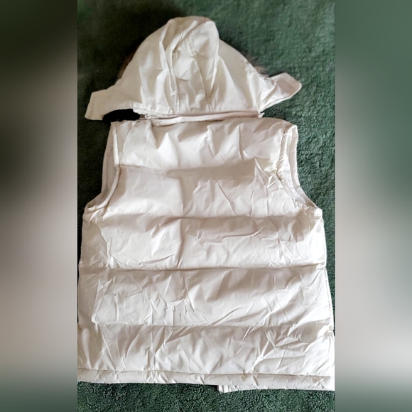 Cream Puffer Vest - Picture 3 of 6